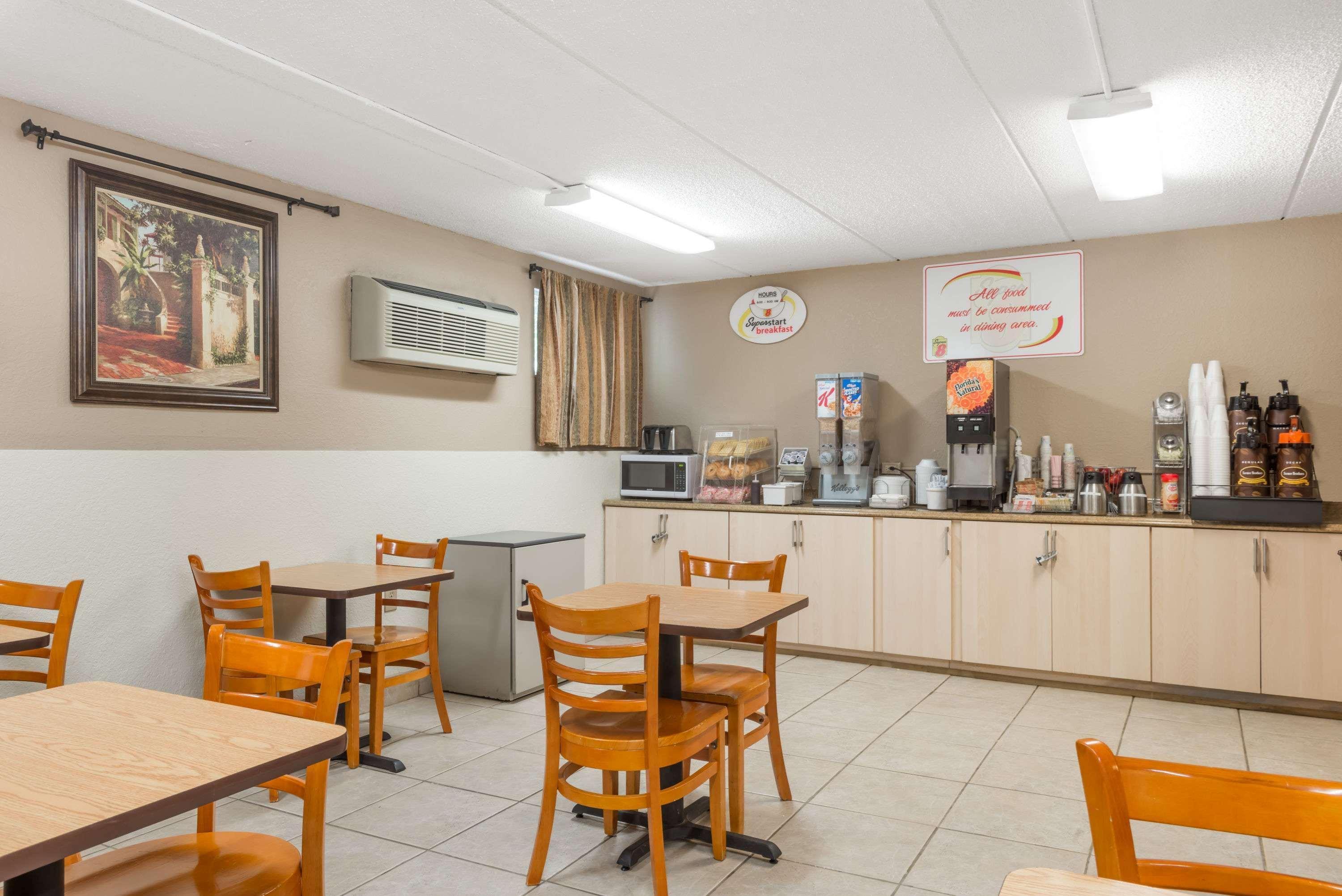 Super 8 By Wyndham Danburyモーテル エクステリア 写真